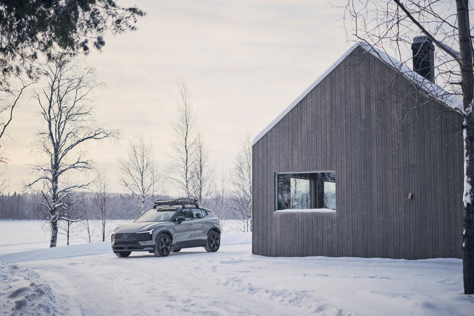 SMALL_339594_Volvo_EX30_Cross_Country_with_Swedish_winter_cabin